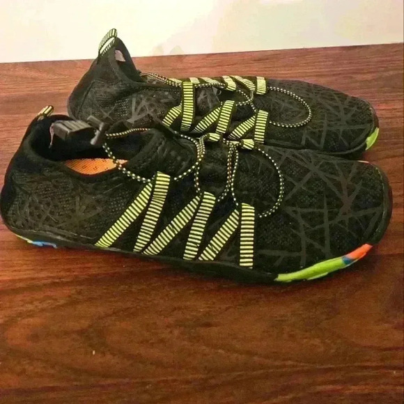 Mens Water Shoe Black Green Multicolored Sole US 10 EU 43 EUC - Picture 2 of 8